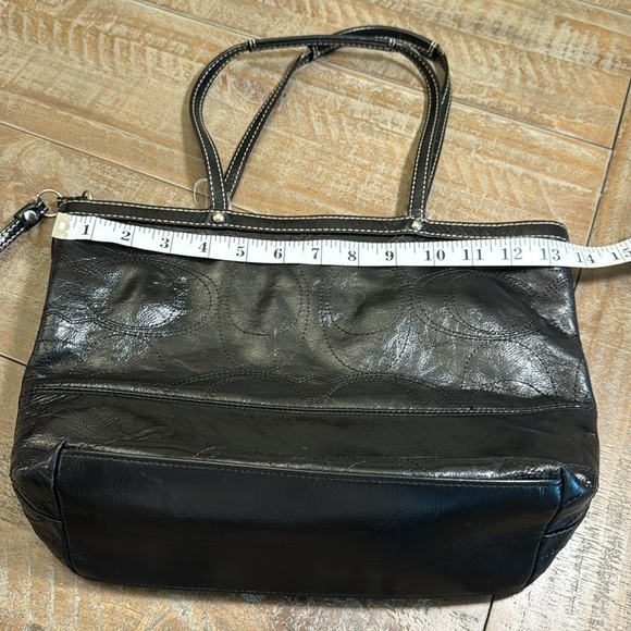 COACH Authentic Patent Leather Black Shoulder Bag - Picture 13 of 17